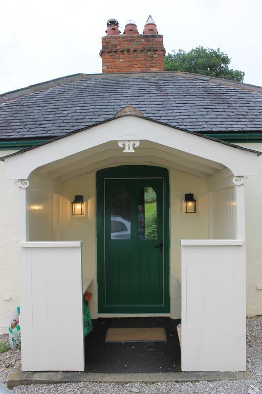 Glyn Arthur Lodge Llandyrnog Exterior photo