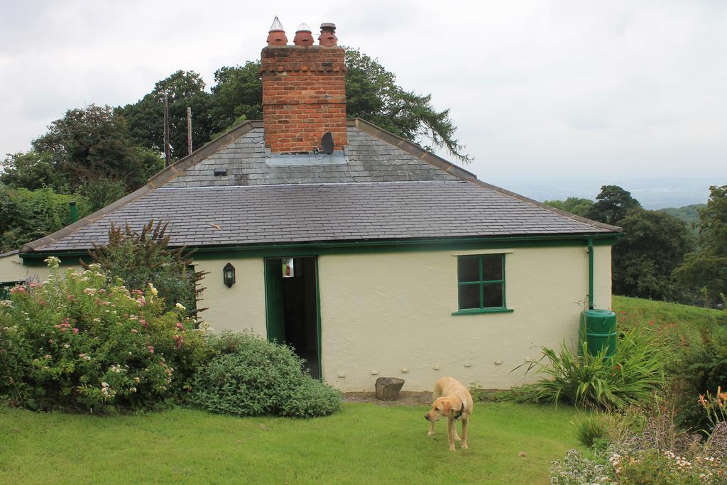 Glyn Arthur Lodge Llandyrnog Exterior photo