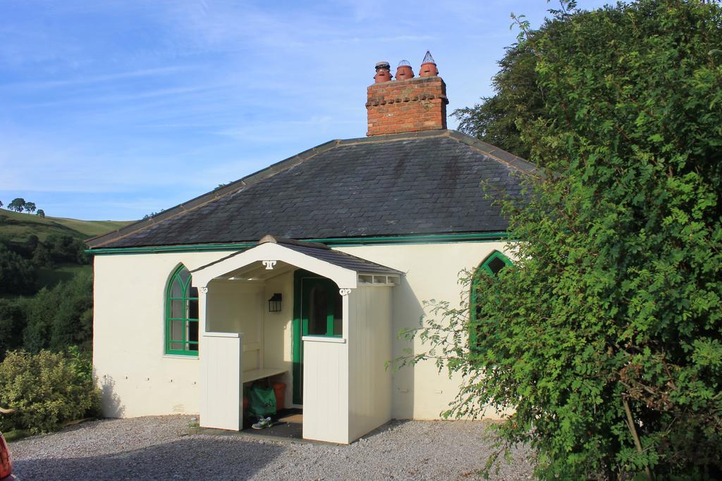 Glyn Arthur Lodge Llandyrnog Exterior photo